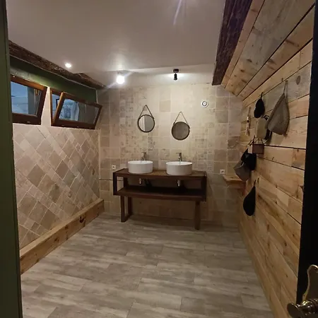 La Vieille Ecole, Maison 4 A 6 Personnes, * Thoard